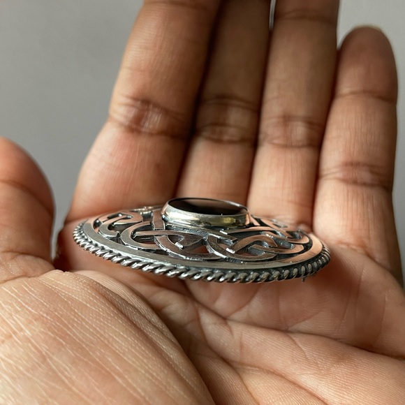 Celtic Onyx Dress Brooch in Sterling Silver - Picture 7 of 9